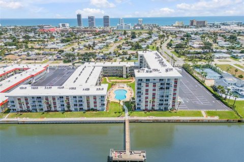 Condo in Daytona Beach, Florida, 2 bedrooms  № 2366499