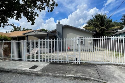 Casa en venta en Miami, Florida, 2 dormitorios, 197.7 m2 № 1862698 - foto 1