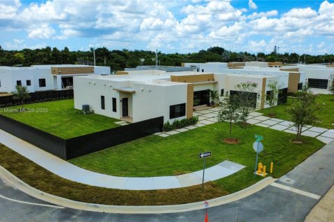 Casa en venta en Homestead, Florida, 5 dormitorios № 2054411 - foto 5