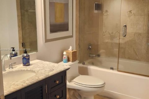 Condo in Miami, Florida, 2 bedrooms  № 1800882 - photo 7