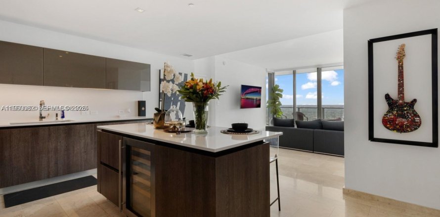 Кондоминиум с 2 спальнями в Майами, Флорида № 2027745