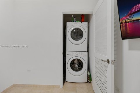 Купить кондоминиум в Майами, Флорида 2 спальни, 130.16м2, № 2027745 - фото 22