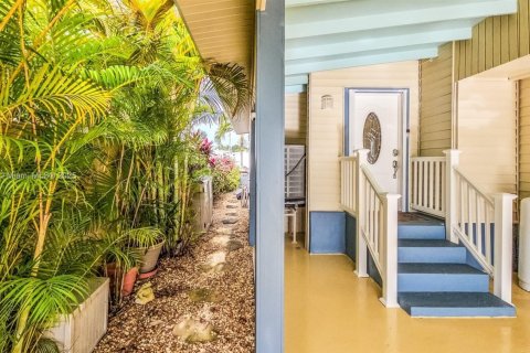 House in Marathon, Florida 3 bedrooms, 122.63 sq.m. № 1850423 - photo 4