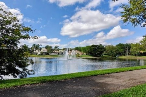 Townhouse in Miramar, Florida 3 bedrooms, 116.59 sq.m. № 1708752 - photo 13