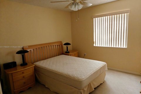 Townhouse in Miramar, Florida 3 bedrooms, 116.59 sq.m. № 1708752 - photo 19