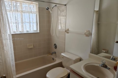 Townhouse in Miramar, Florida 3 bedrooms, 116.59 sq.m. № 1708752 - photo 16