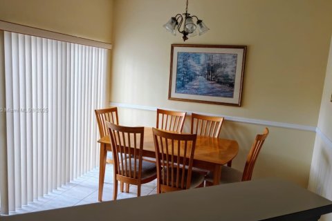 Townhouse in Miramar, Florida 3 bedrooms, 116.59 sq.m. № 1708752 - photo 10