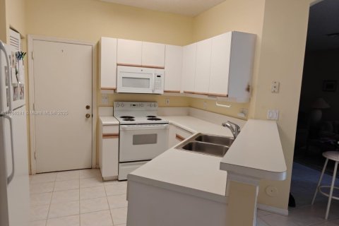 Townhouse in Miramar, Florida 3 bedrooms, 116.59 sq.m. № 1708752 - photo 14