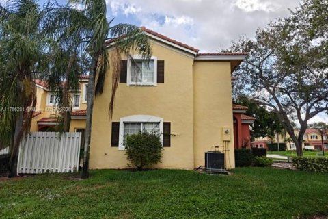 Townhouse in Miramar, Florida 3 bedrooms, 116.59 sq.m. № 1708752 - photo 3