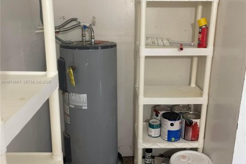 House in Miami Gardens, Florida 3 bedrooms, 155.52 sq.m. № 2036054 - photo 18