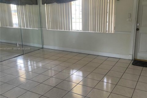 House in Miami Gardens, Florida 3 bedrooms, 155.52 sq.m. № 2036054 - photo 5