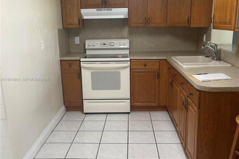 House in Miami Gardens, Florida 3 bedrooms, 155.52 sq.m. № 2036054 - photo 8