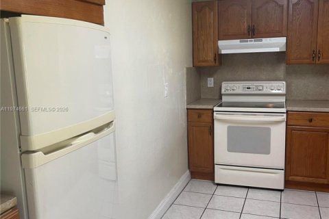 House in Miami Gardens, Florida 3 bedrooms, 155.52 sq.m. № 2036054 - photo 9