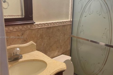 House in Miami Gardens, Florida 3 bedrooms, 155.52 sq.m. № 2036054 - photo 17