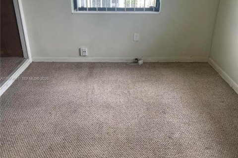 House in Miami Gardens, Florida 3 bedrooms, 155.52 sq.m. № 2036054 - photo 15