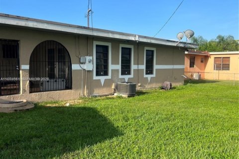 House in Miami Gardens, Florida 3 bedrooms, 155.52 sq.m. № 2036054 - photo 3