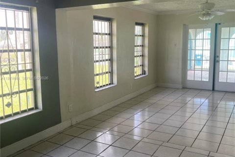 House in Miami Gardens, Florida 3 bedrooms, 155.52 sq.m. № 2036054 - photo 12
