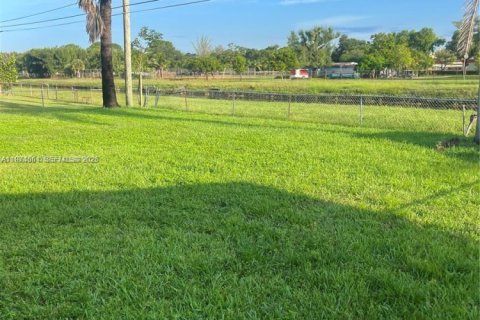 House in Miami Gardens, Florida 3 bedrooms, 155.52 sq.m. № 2036054 - photo 2