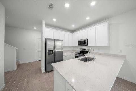 Touwnhouse à louer à Ocala, Floride: 3 chambres, 169.83 m2 № 2322489 - photo 4
