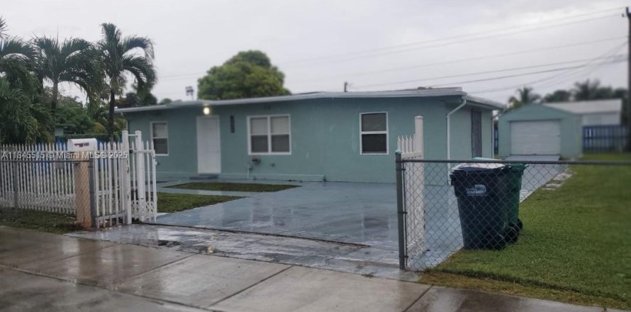 House in Homestead, Florida 4 bedrooms, 121.61 sq.m. № 1842624