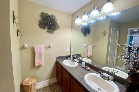 Casa en venta en Tampa, Florida, 5 dormitorios, 316.61 m2 № 2217071 - foto 25