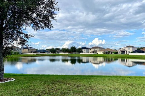 Casa en venta en Tampa, Florida, 5 dormitorios, 316.61 m2 № 2217071 - foto 2
