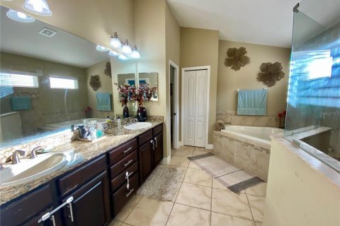 Casa en venta en Tampa, Florida, 5 dormitorios, 316.61 m2 № 2217071 - foto 20