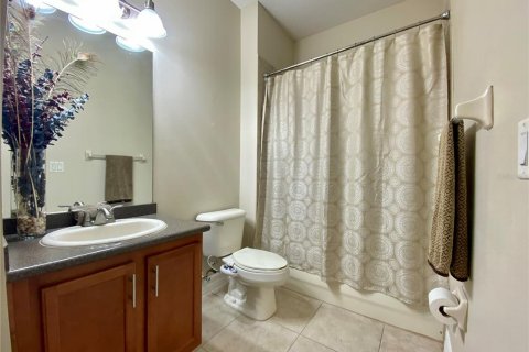 Casa en venta en Tampa, Florida, 5 dormitorios, 316.61 m2 № 2217071 - foto 13