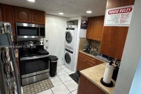 House in Miami, Florida 3 bedrooms, 117.24 sq.m. № 1895936 - photo 4