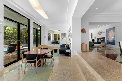 Дом в Майами-Бич, Флорида 3 спальни, 317.82м2 № 1981709