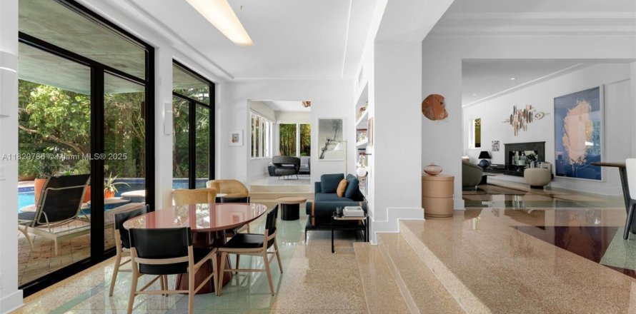 Дом в Майами-Бич, Флорида 3 спальни, 317.82м2 № 1981709