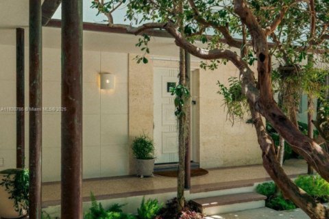 Купить виллу или дом в Майами-Бич, Флорида 3 спальни, 317.82м2, № 1981709 - фото 11