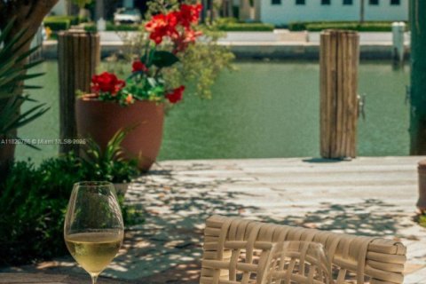 Купить виллу или дом в Майами-Бич, Флорида 3 спальни, 317.82м2, № 1981709 - фото 27