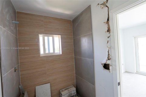 Propiedad comercial en venta en Miami, Florida, 3697.51 m2 № 1945571 - foto 11