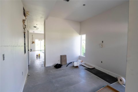 Propiedad comercial en venta en Miami, Florida, 3697.51 m2 № 1945571 - foto 9