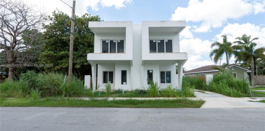 Propiedad comercial en Miami, Florida 3697.51 m2 № 1945571