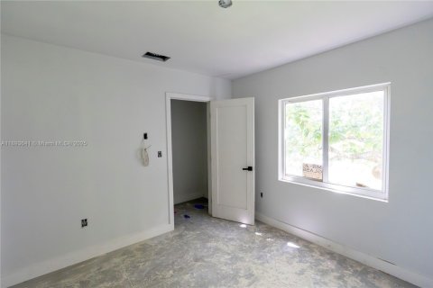 Propiedad comercial en venta en Miami, Florida, 3697.51 m2 № 1945571 - foto 5
