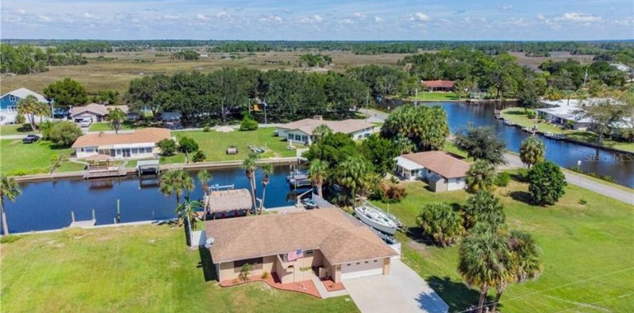 House in Crystal River, Florida 2 bedrooms, 132.85 sq.m. № 1847953