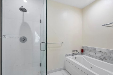 Купить кондоминиум в Майами, Флорида 2 спальни, 99.03м2, № 1938263 - фото 10