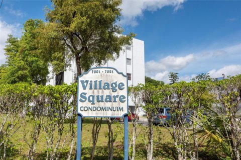 Condo in Plantation, Florida, 2 bedrooms  № 1091659 - photo 1