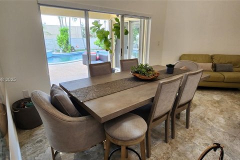 Casa en venta en Hialeah, Florida, 3 dormitorios, 180.51 m2 № 1891905 - foto 7