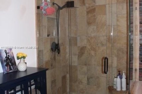 Casa en venta en Hialeah, Florida, 3 dormitorios, 180.51 m2 № 1891905 - foto 14