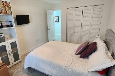 Casa en venta en Hialeah, Florida, 3 dormitorios, 180.51 m2 № 1891905 - foto 20
