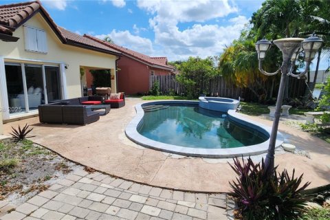 Casa en venta en Hialeah, Florida, 3 dormitorios, 180.51 m2 № 1891905 - foto 28