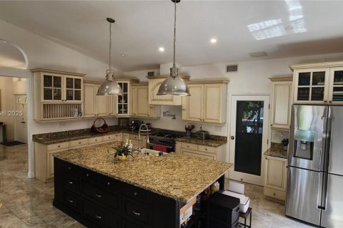 Casa en venta en Hialeah, Florida, 3 dormitorios, 180.51 m2 № 1891905 - foto 2