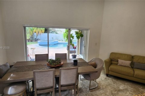 Casa en venta en Hialeah, Florida, 3 dormitorios, 180.51 m2 № 1891905 - foto 6