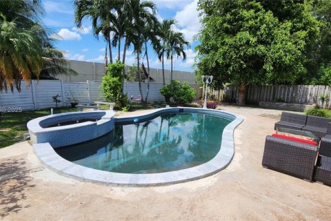 Casa en venta en Hialeah, Florida, 3 dormitorios, 180.51 m2 № 1891905 - foto 29