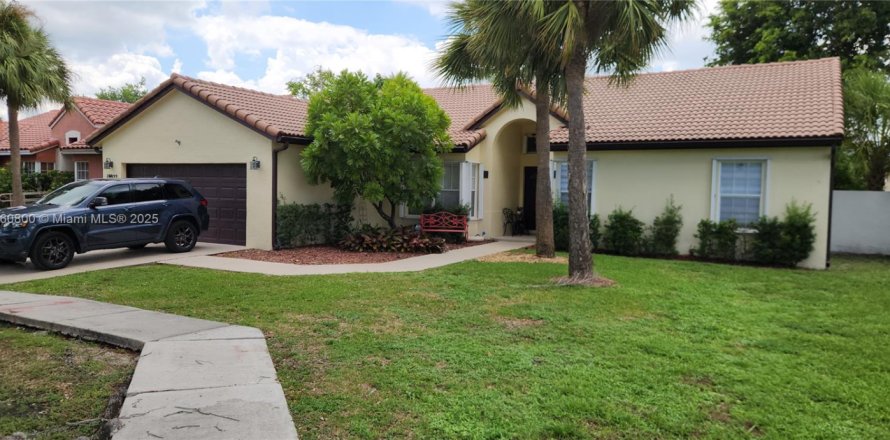 Casa en Hialeah, Florida 3 dormitorios, 180.51 m2 № 1891905