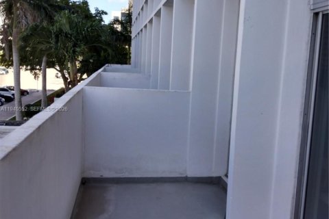 Condominio en venta en Coral Gables, Florida, 40.88 m2 № 1999874 - foto 11
