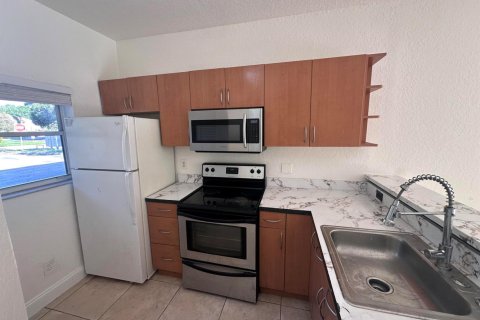 Copropriété à louer à Sunrise, Floride: 2 chambres, 82.31 m2 № 2293513 - photo 2